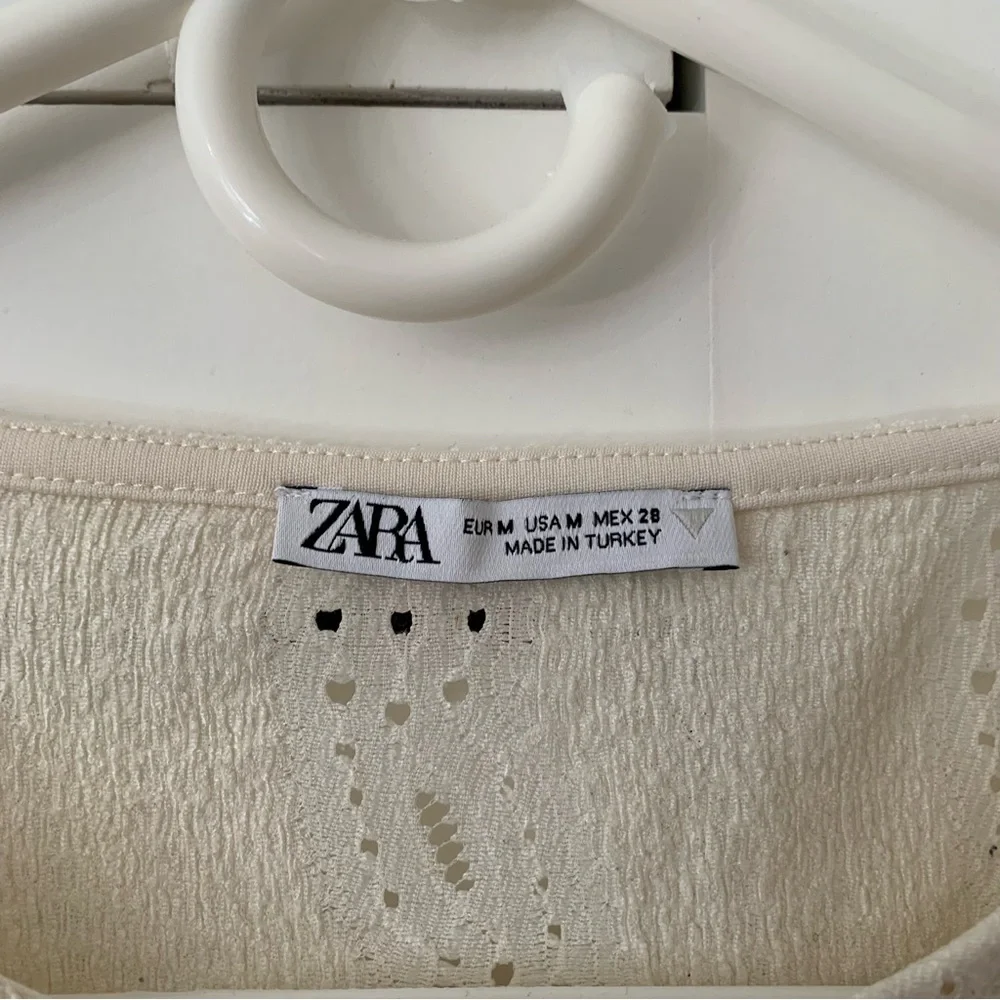 Zara Cream Eyelet Puff Sleeve Crop Shirt Size Medium